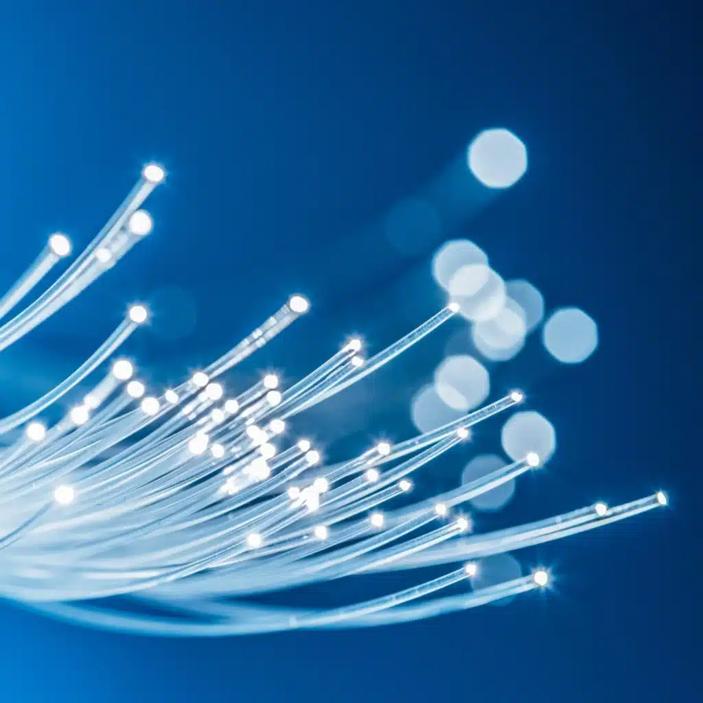 Fibre optique | Lumière, vitesse et connexion Internet Fibres optiques blanches éclairées sur fond bleu profond, représentant la transmission de données, l'internet très haut débit et la technologie.